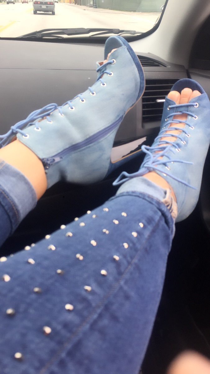 Cristal Caraballo's feet