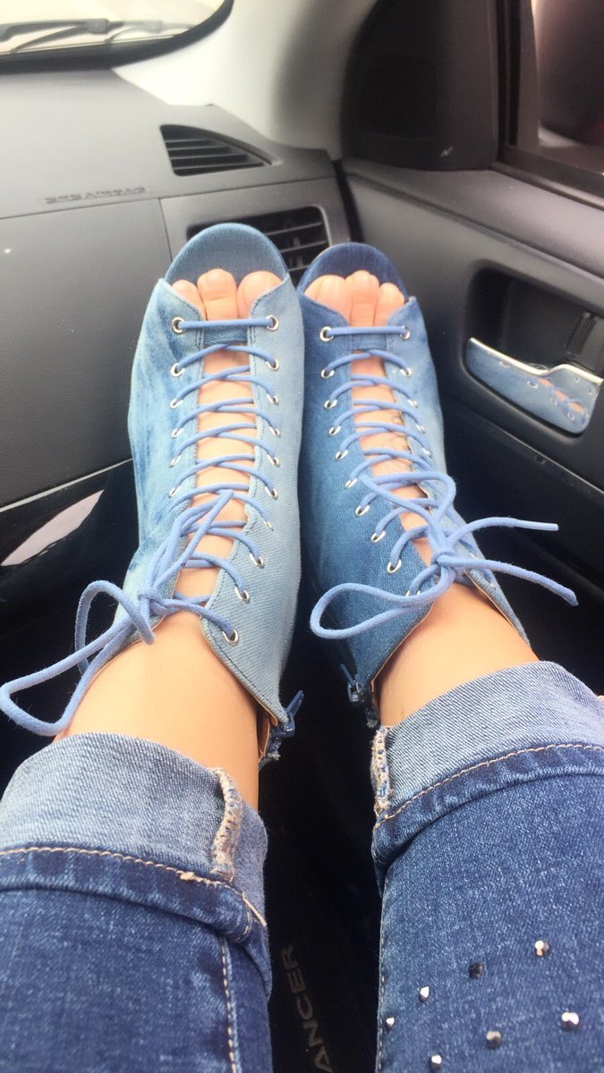 Cristal Caraballo's feet