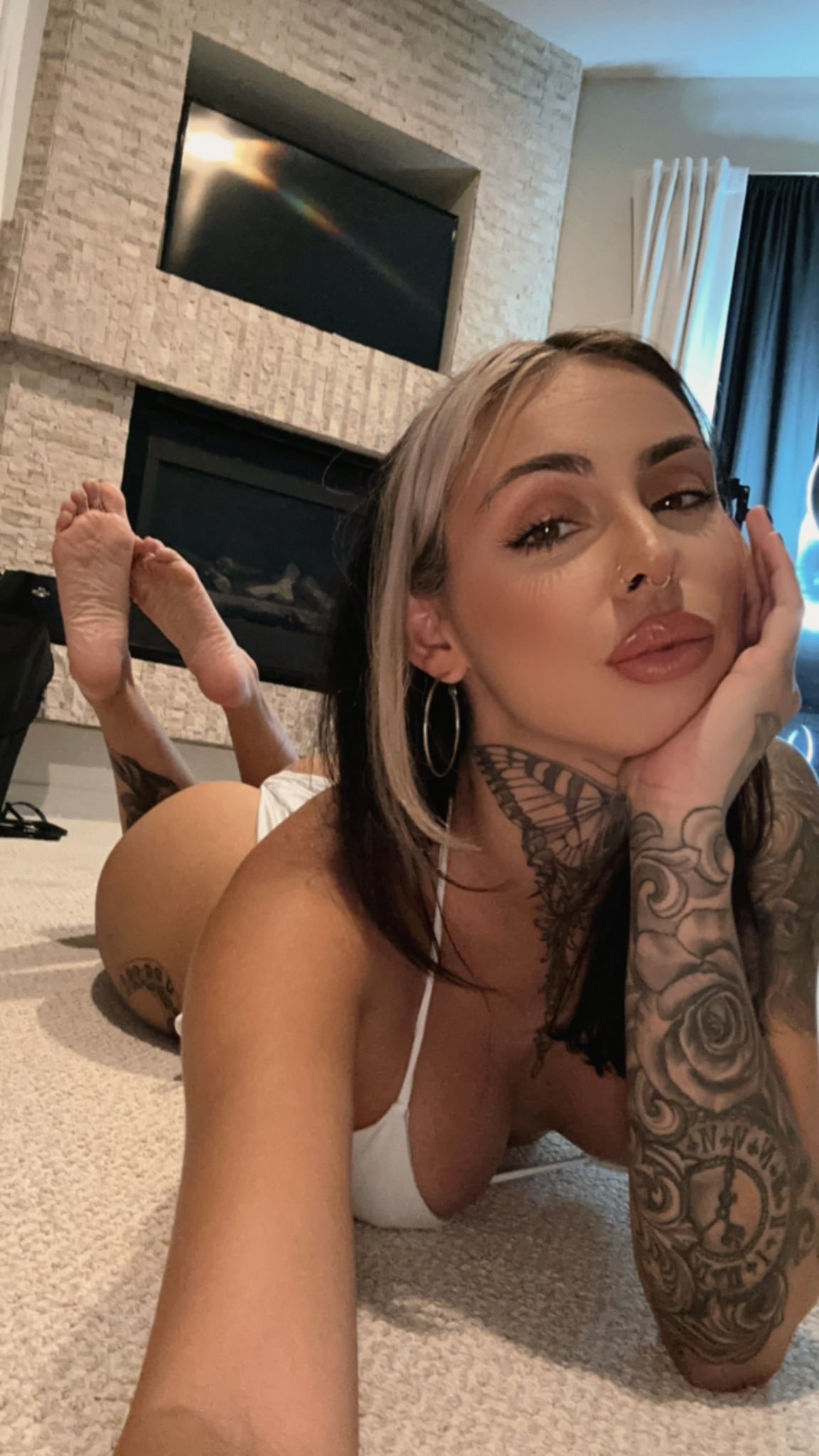 CynthiaaLuxx's Feet << wikiFeet X