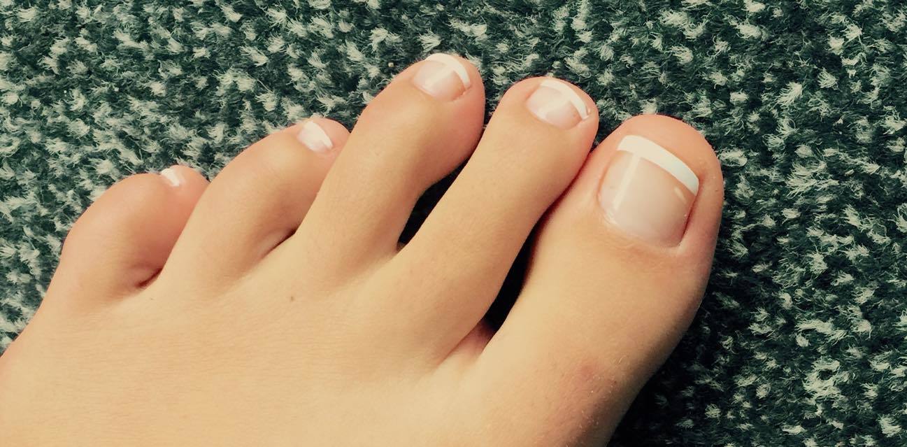 Feet of Céline Denefleh