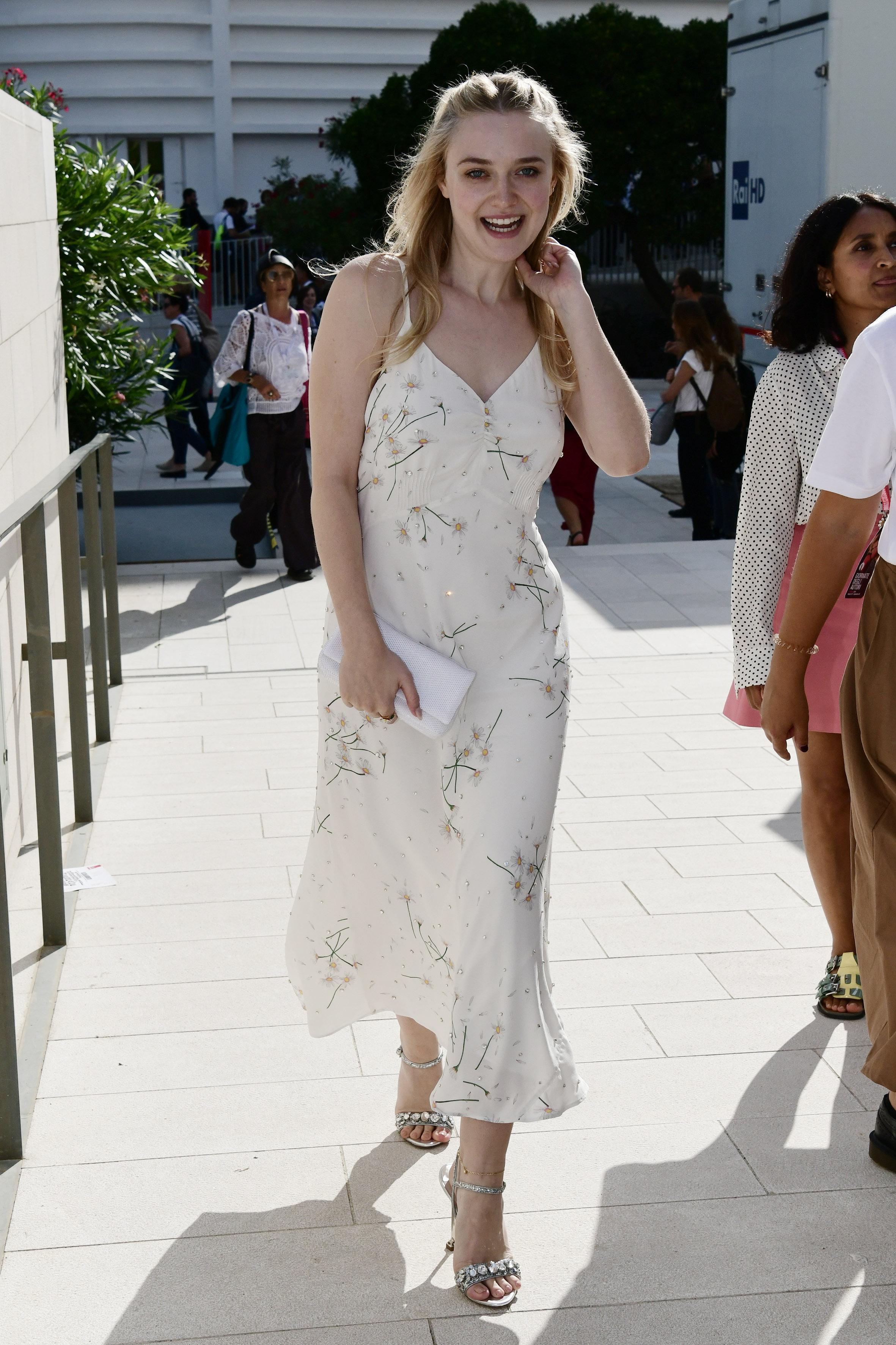 dakota fanning feet dakota fanning feet