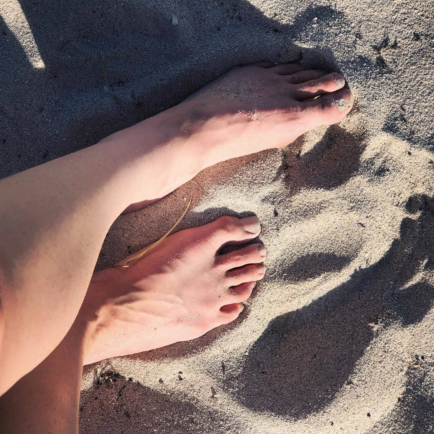 Dani Damzel's feet
