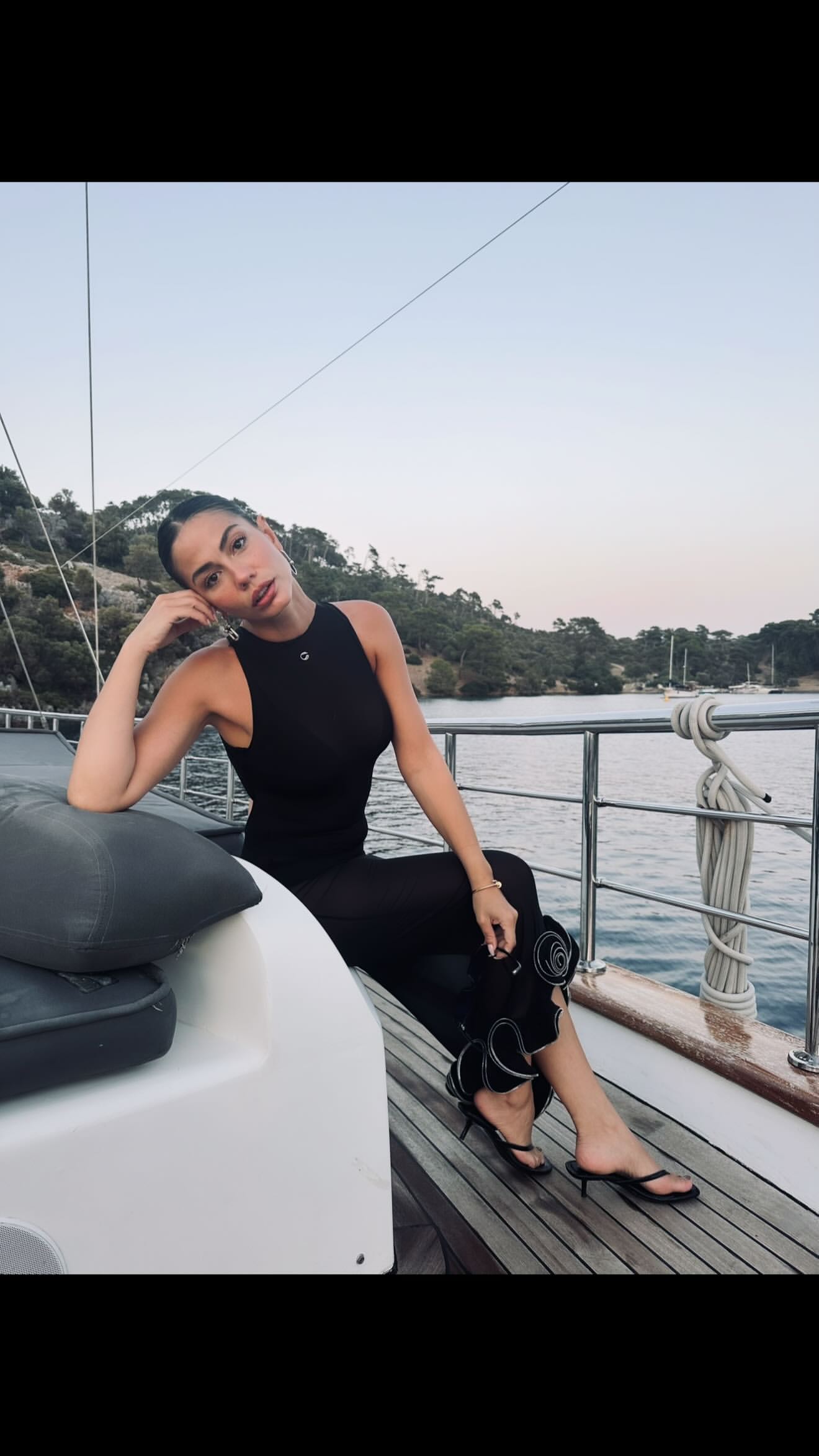 Demet zdemir s Feet demet-zdemir-s-feet