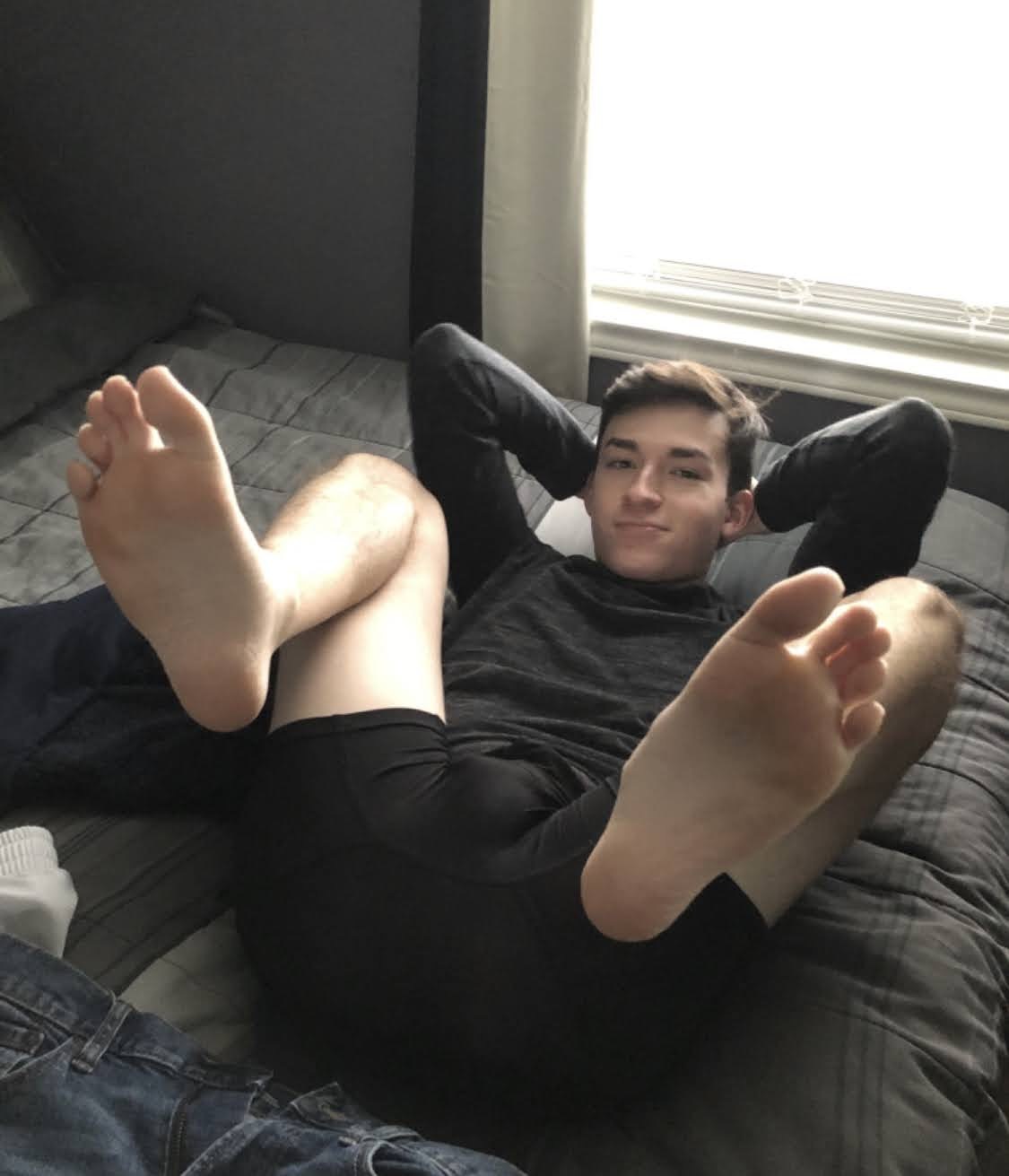Devin Holt's Feet << wikiFeet Men