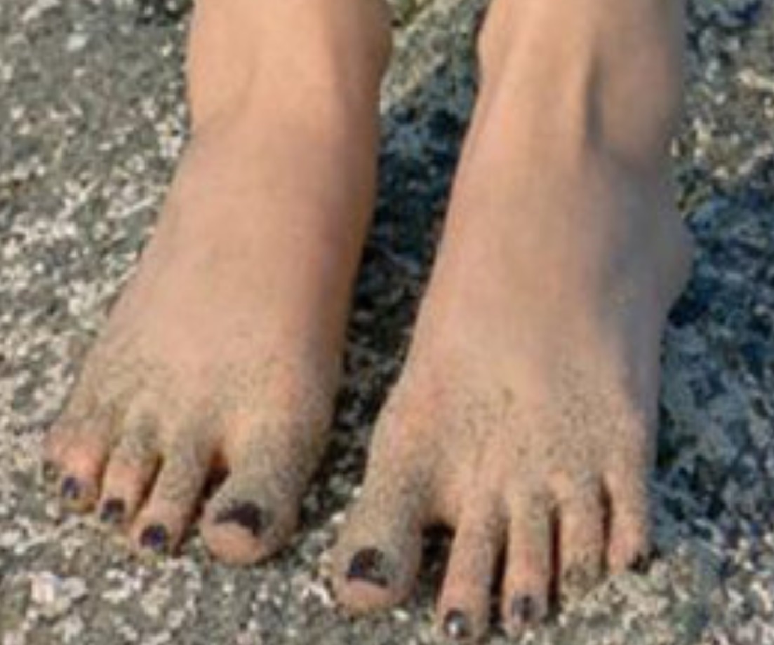 Devon Aokis Feet 