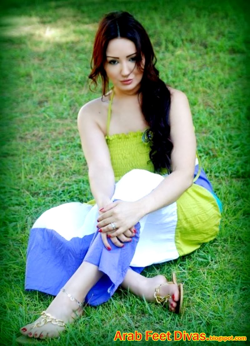 Feet of Dina Haroon