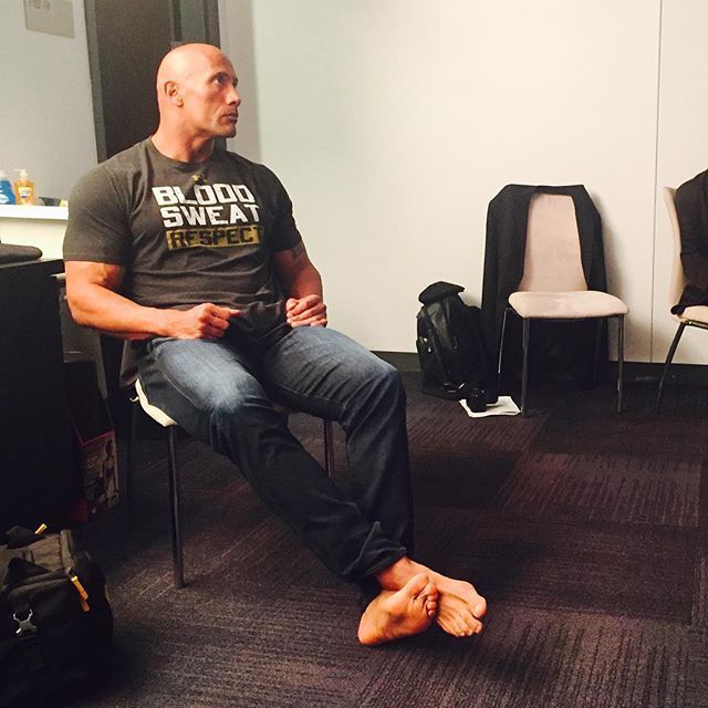 dwayne johnson shoes size