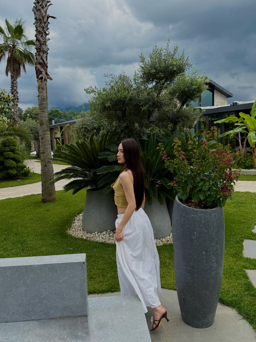 Feet of Elif Akçay