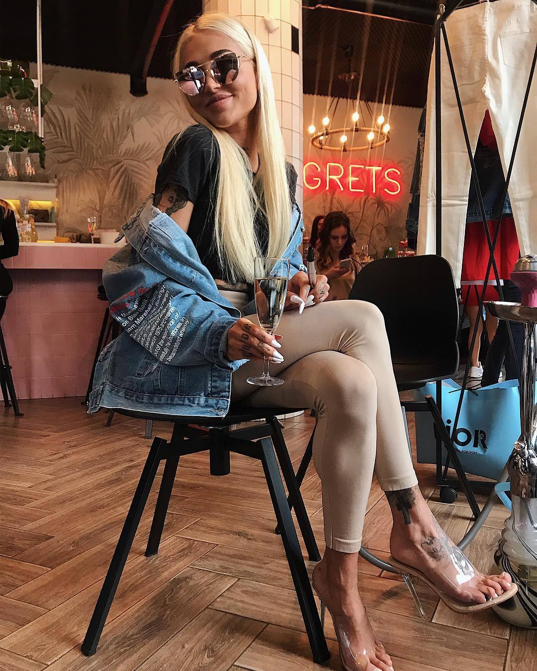 Elizabeth Definy's feet