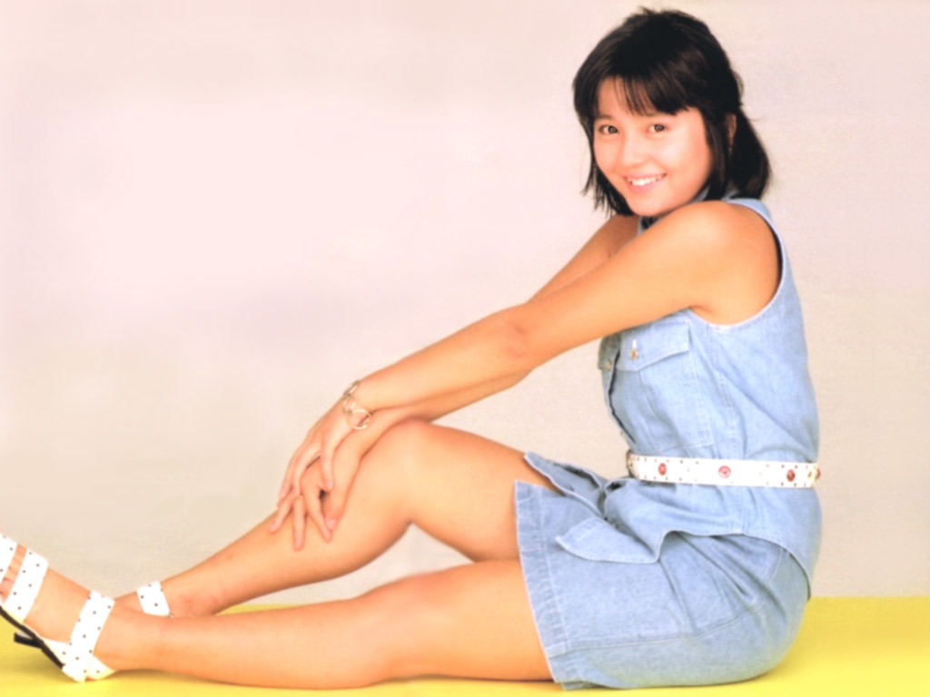 Emi Sato's Feet - I piedi di Emi Sato - Celebrities Feet 2024