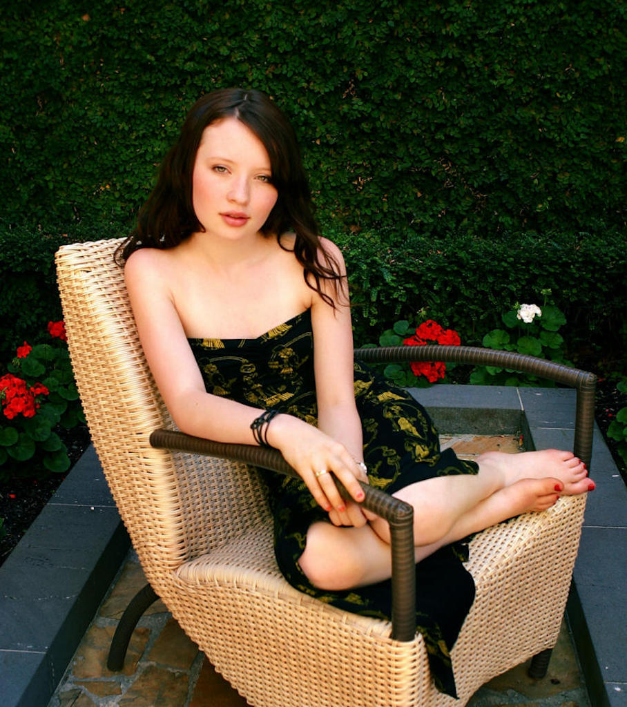 Emily Browning Sexy Hot