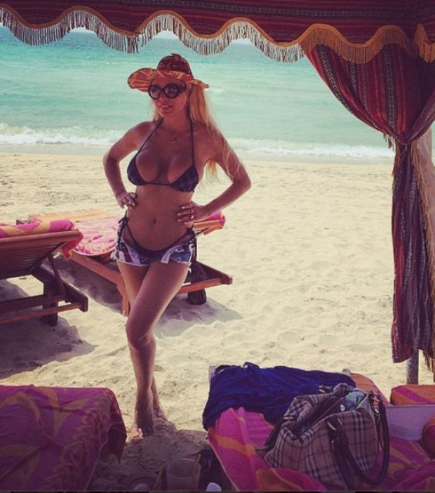 Feet of Esra Ersoy