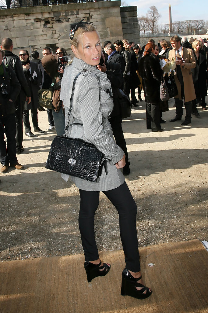 Feet of Estelle Lefébure