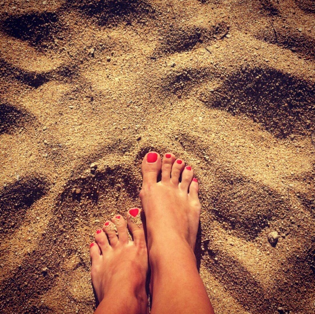 Feet of Eva Basi