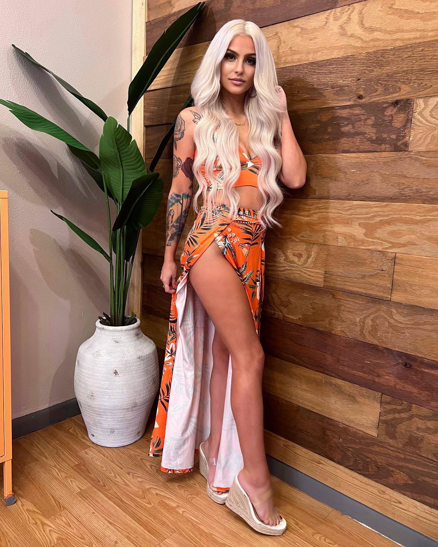 Fl Beach Bunny's feet