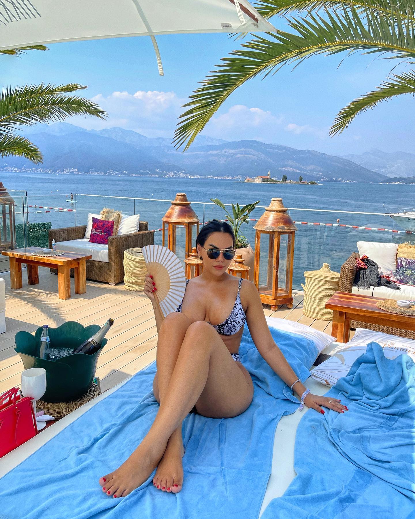Feet of Gabriela Arapi