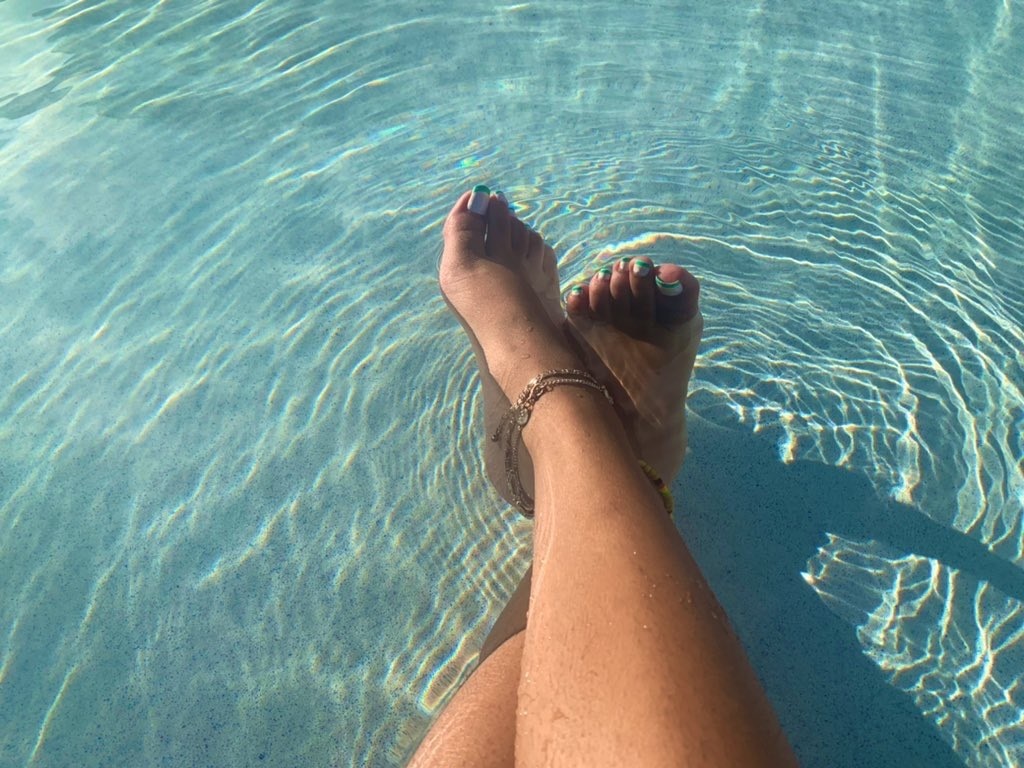 Gianna Spade's feet