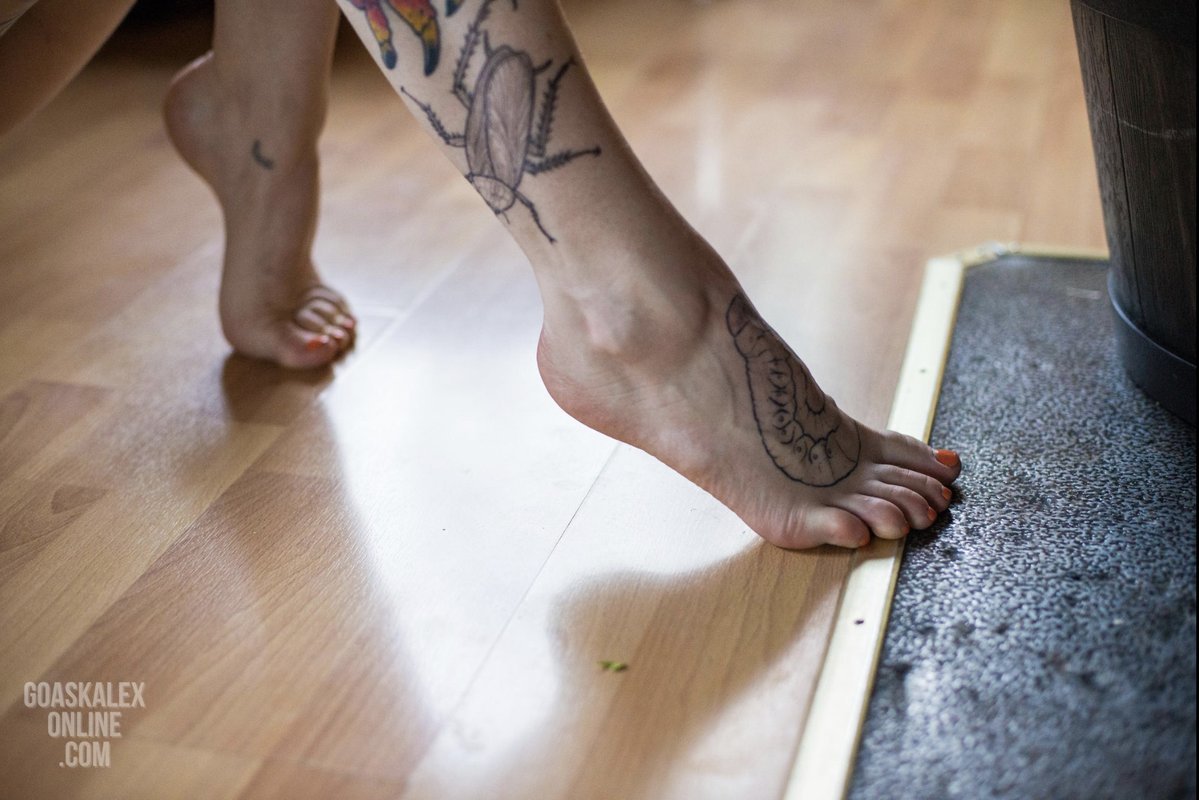 GoAskAlex's feet