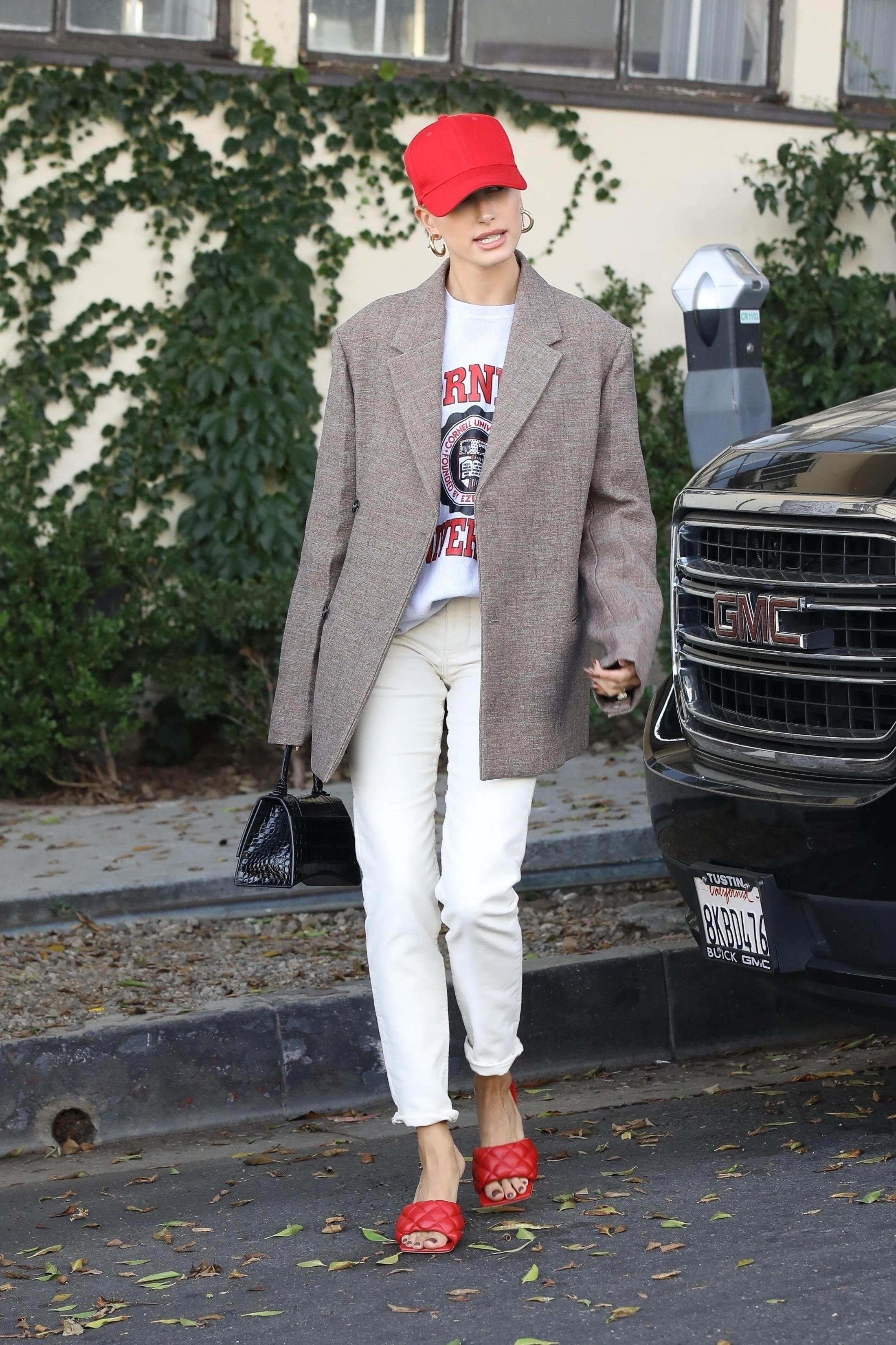 Hailey Bieber feet photo 190828226 Hailey Bieber feet photo 190828226 - High quality celebrity feet picture