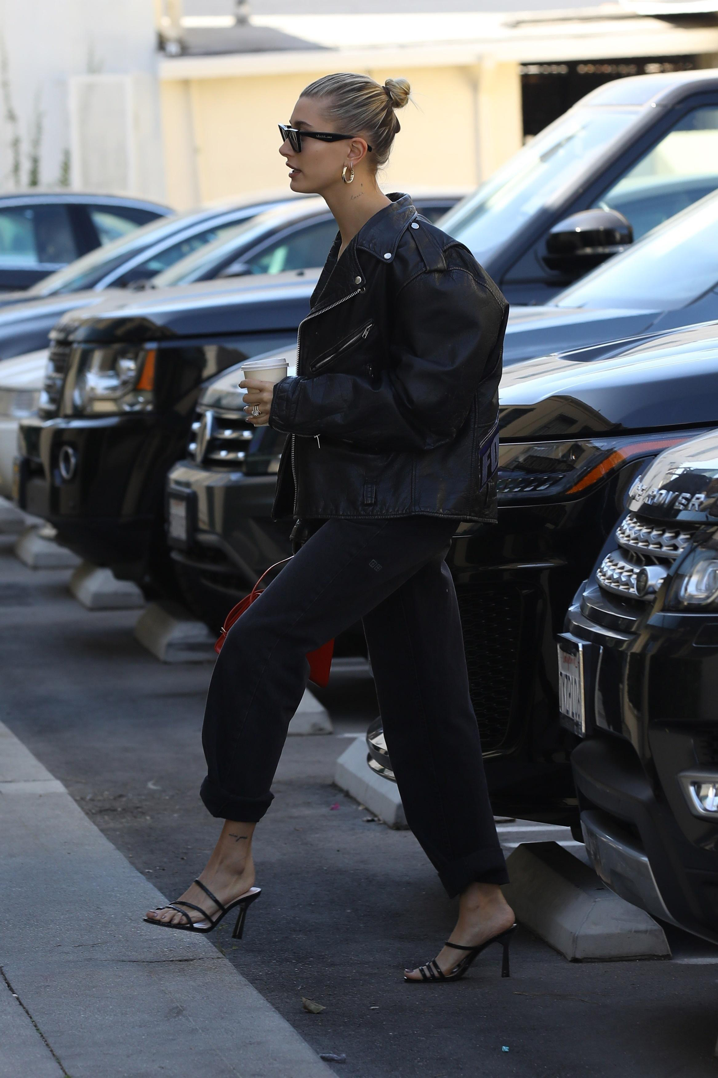 Hailey Bieber feet photo 190828236 Hailey Bieber feet photo 190828236 - High quality celebrity feet picture