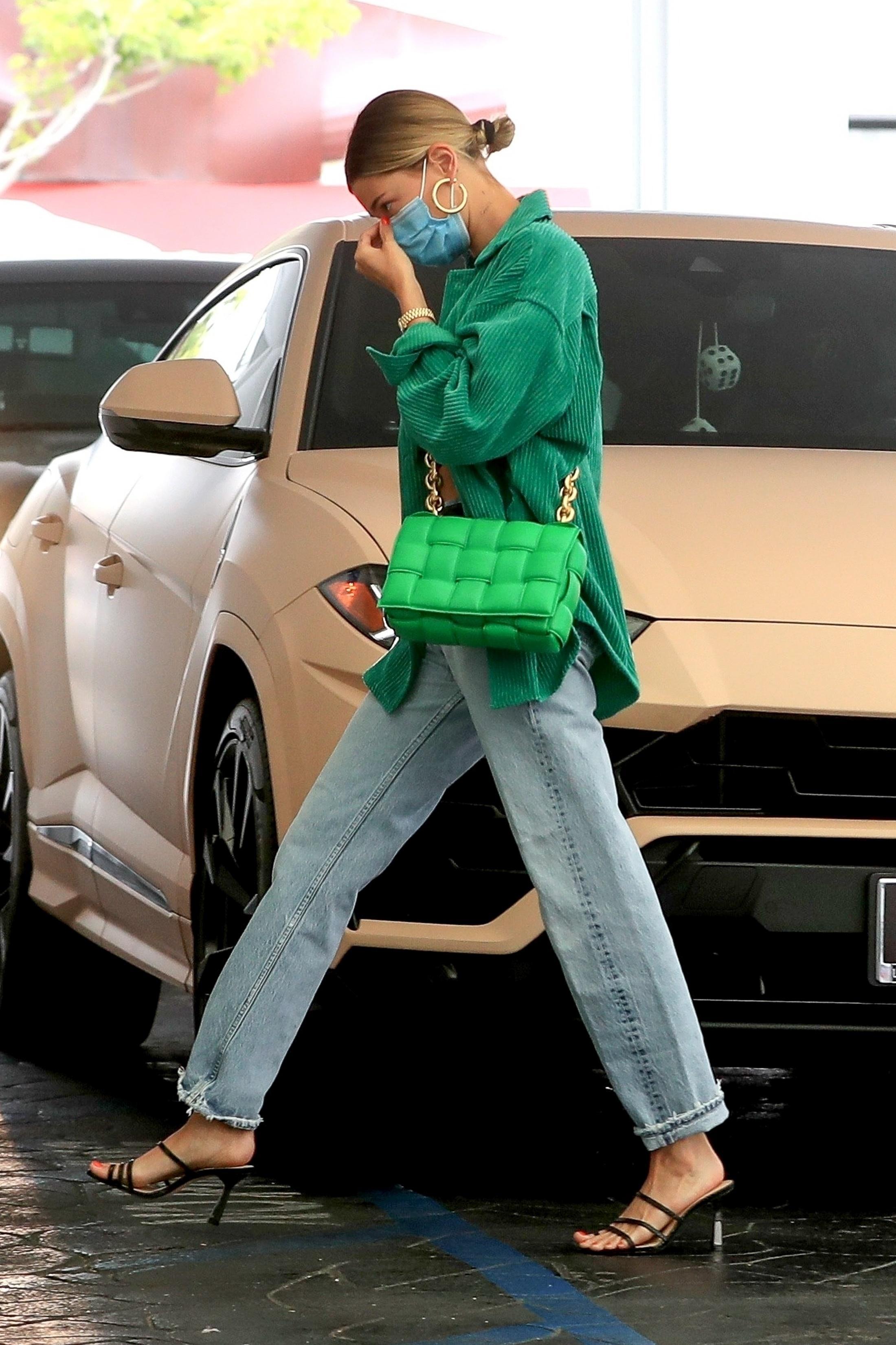 Hailey Bieber feet photo 190828364 Hailey Bieber feet photo 190828364 - High quality celebrity feet picture