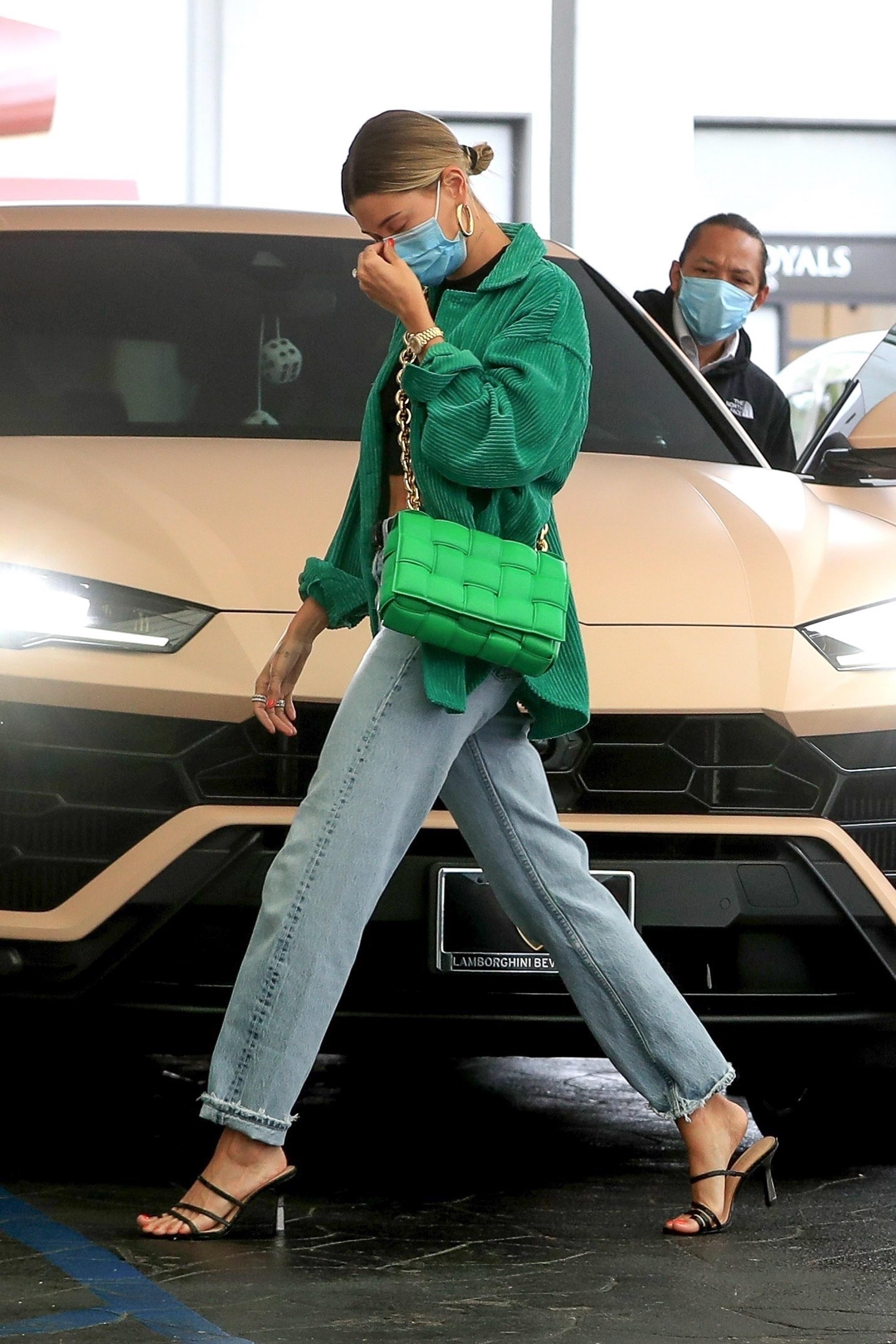 Hailey Bieber feet photo 190828366 Hailey Bieber feet photo 190828366 - High quality celebrity feet picture