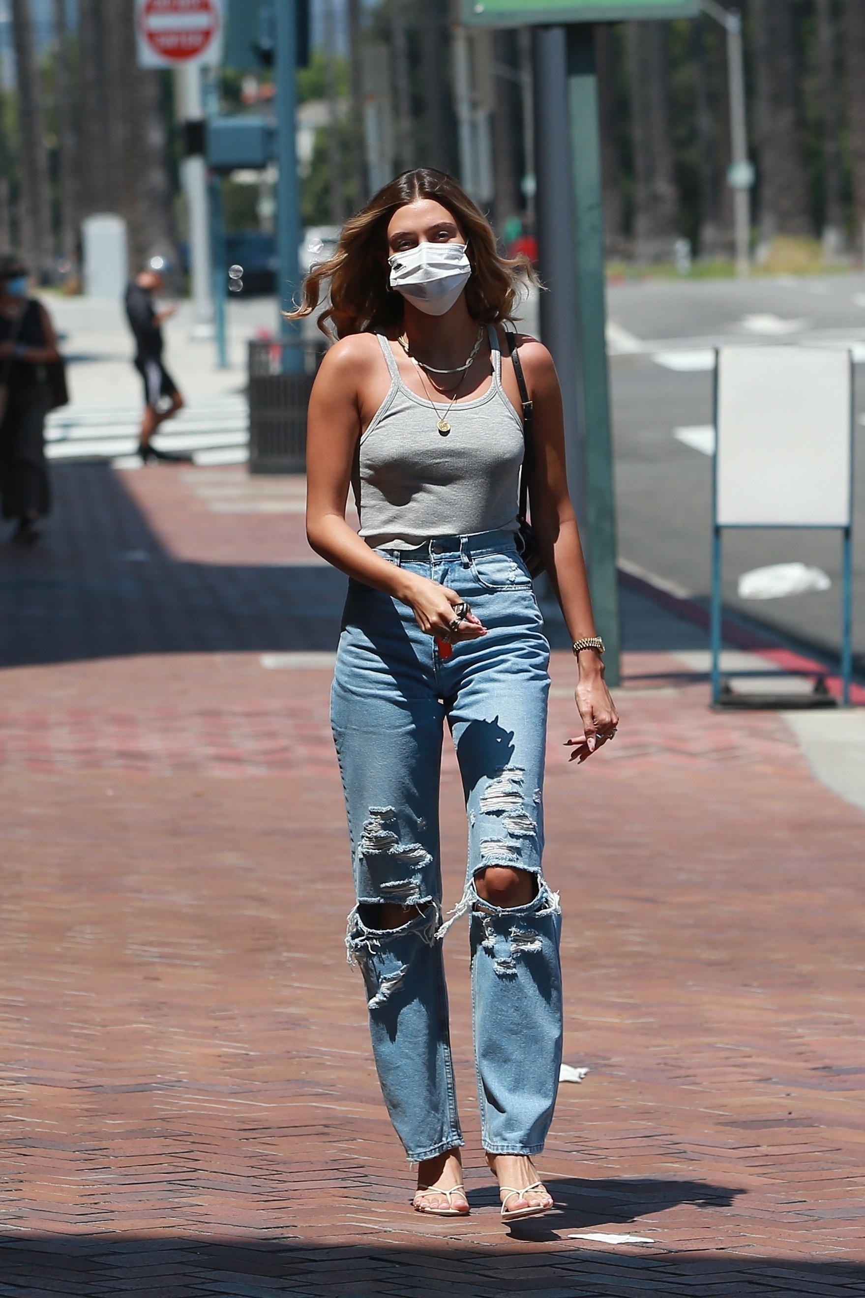 Hailey Bieber feet photo 190828397 Hailey Bieber feet photo 190828397 - High quality celebrity feet picture