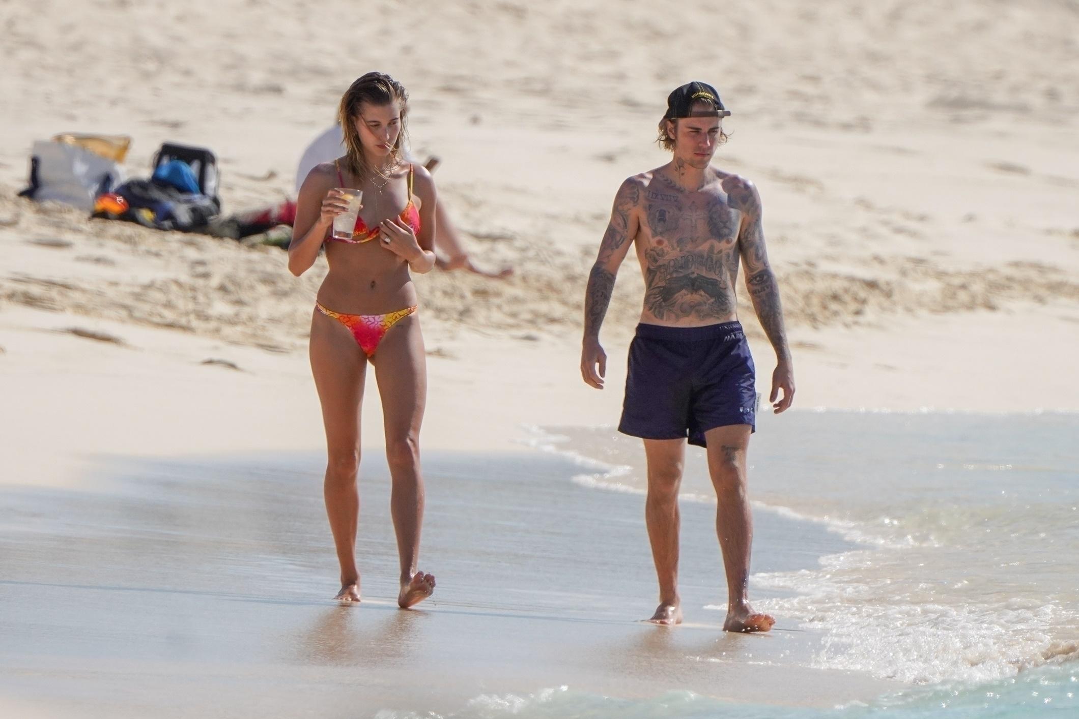 Hailey Bieber feet photo 190828501 Hailey Bieber feet photo 190828501 - High quality celebrity feet picture