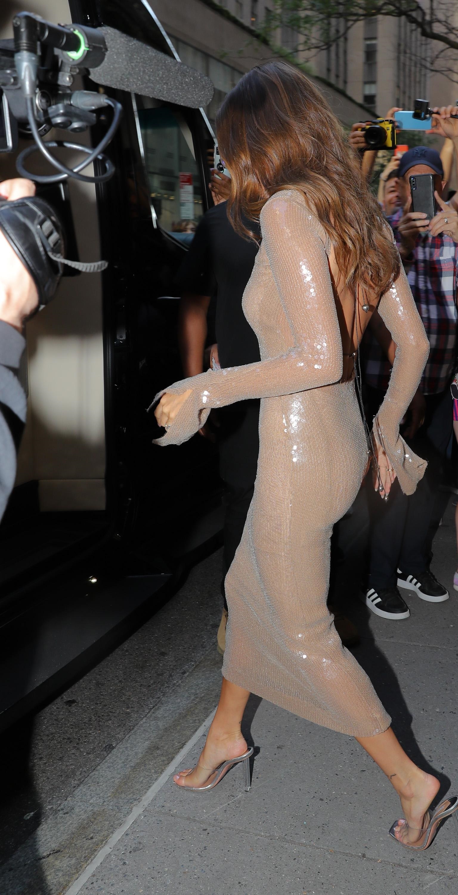 Hailey Bieber feet photo 190828729 Hailey Bieber feet photo 190828729 - High quality celebrity feet picture