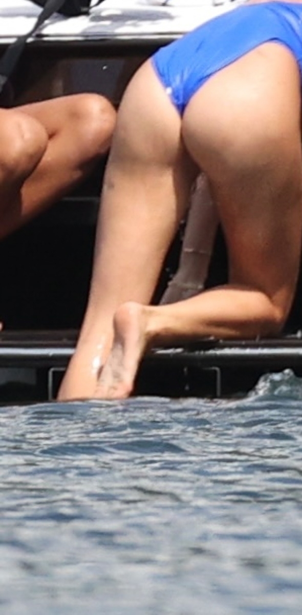 Hailey Bieber feet photo 190828744 Hailey Bieber feet photo 190828744 - High quality celebrity feet picture