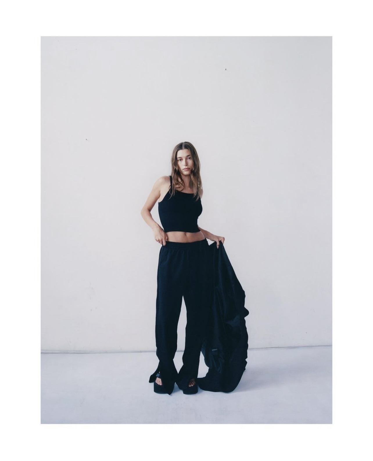 Hailey Bieber feet photo 190828749 Hailey Bieber feet photo 190828749 - High quality celebrity feet picture