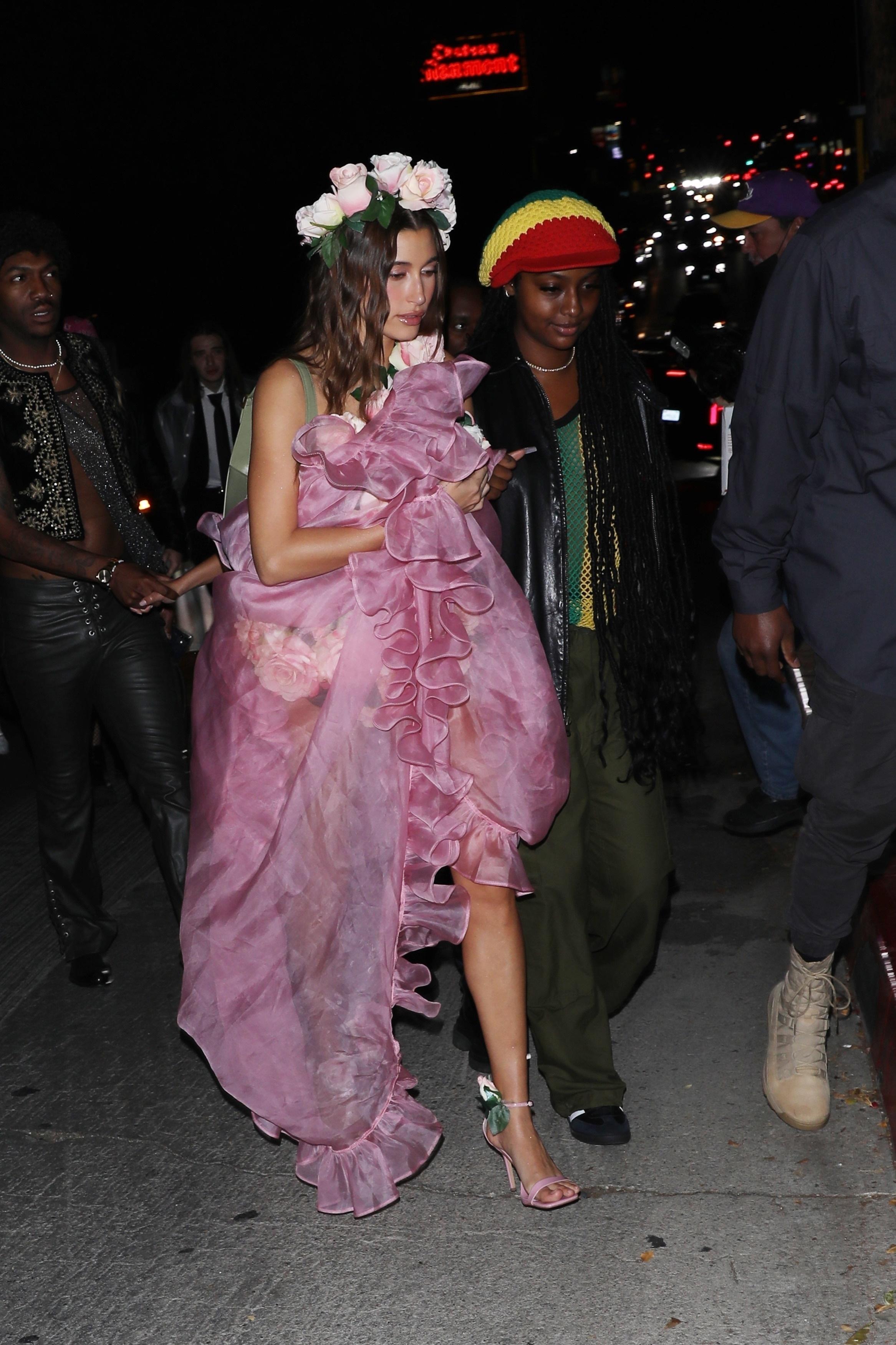 Hailey Bieber feet photo 190828784 Hailey Bieber feet photo 190828784 - High quality celebrity feet picture