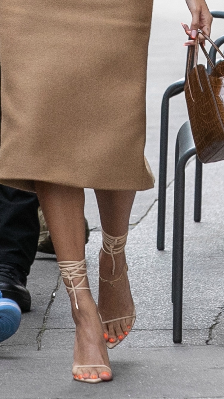 Hailey Bieber feet photo 190828826 Hailey Bieber feet photo 190828826 - High quality celebrity feet picture
