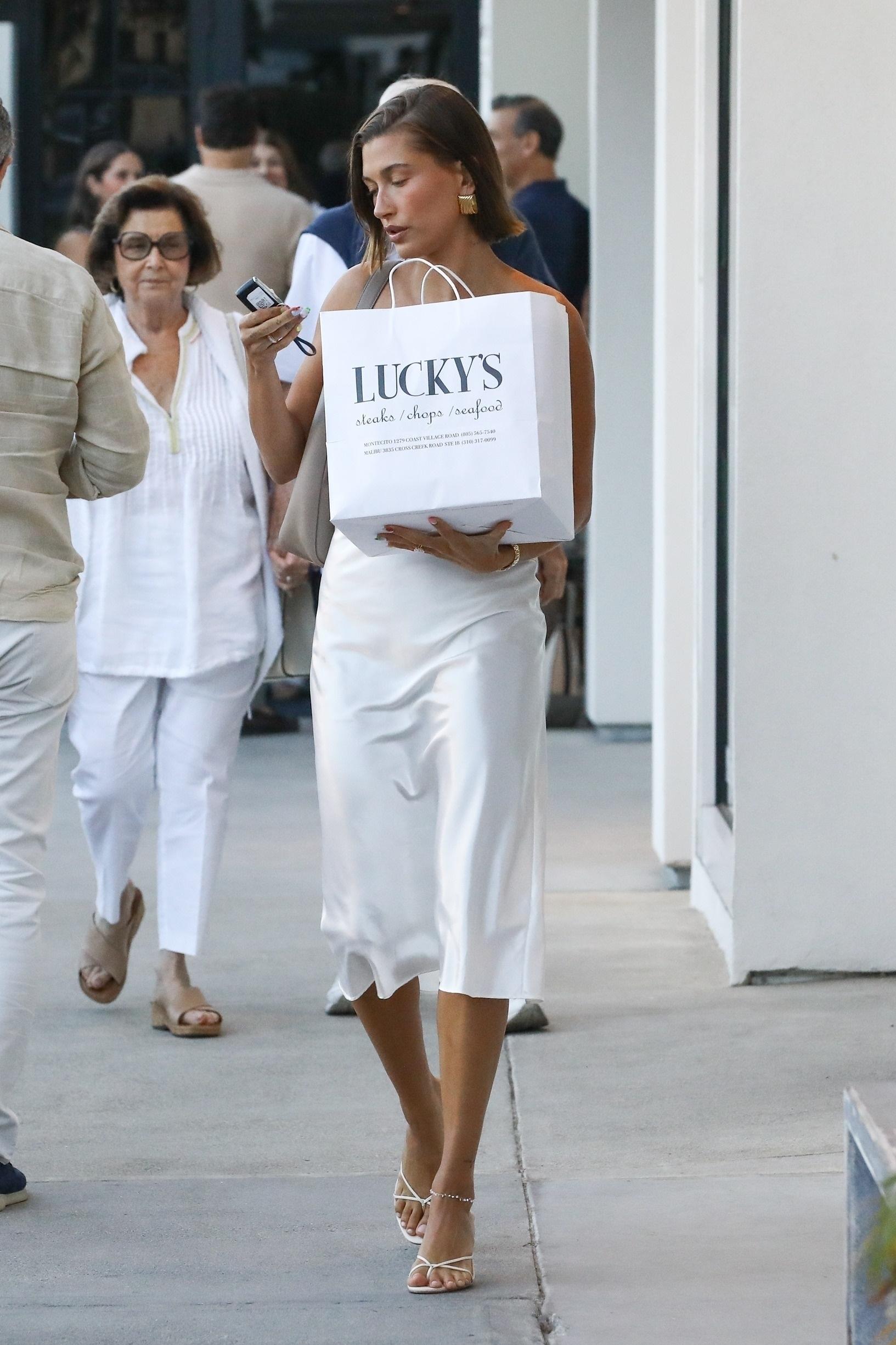 Hailey Bieber feet photo 190828908 Hailey Bieber feet photo 190828908 - High quality celebrity feet picture