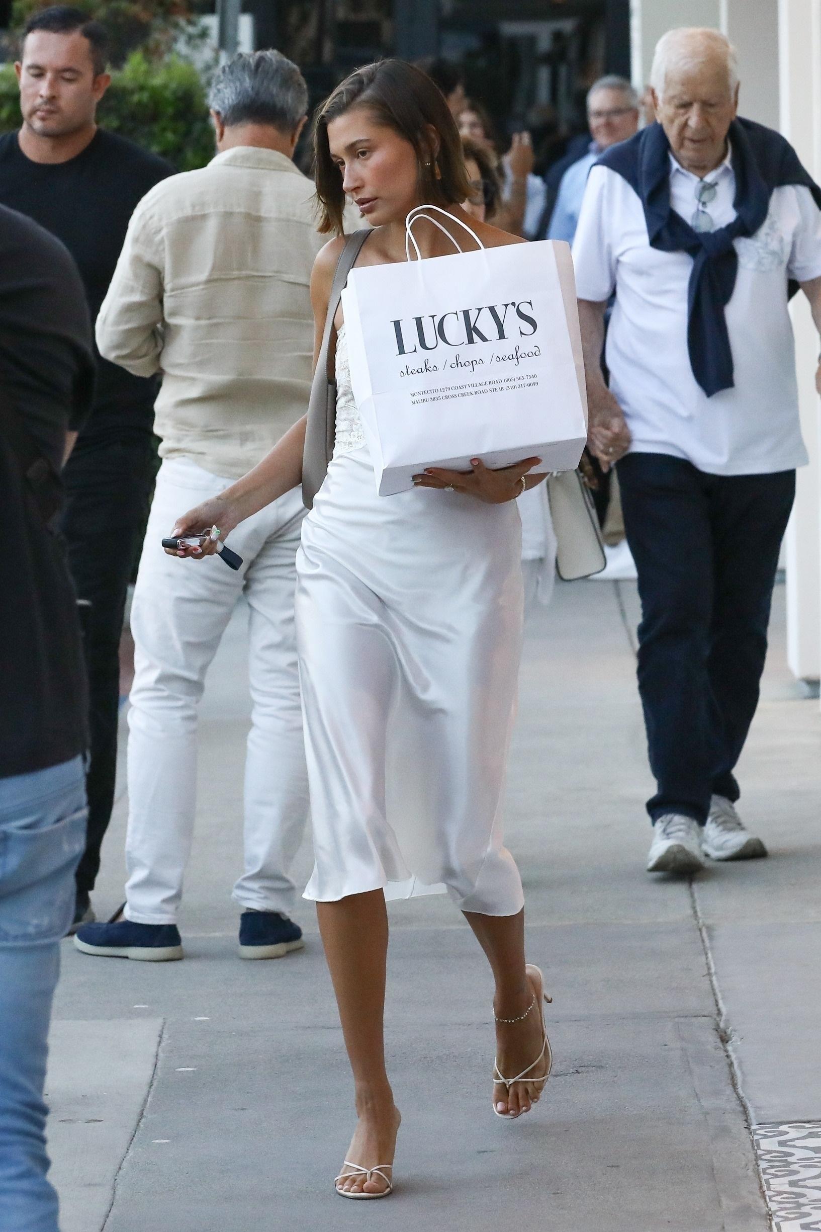 Hailey Bieber feet photo 190828909 Hailey Bieber feet photo 190828909 - High quality celebrity feet picture