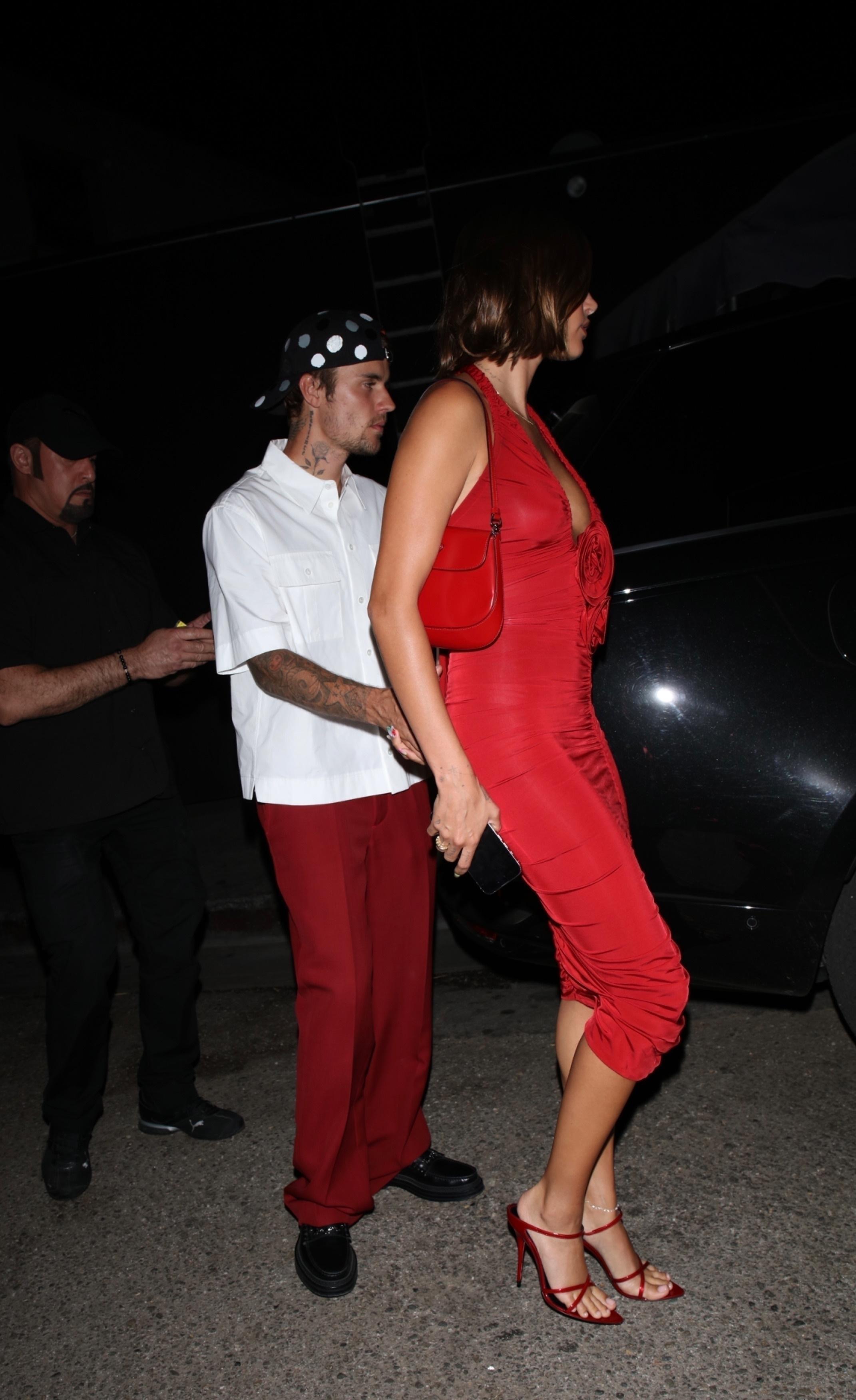 Hailey Bieber feet photo 190828915 Hailey Bieber feet photo 190828915 - High quality celebrity feet picture