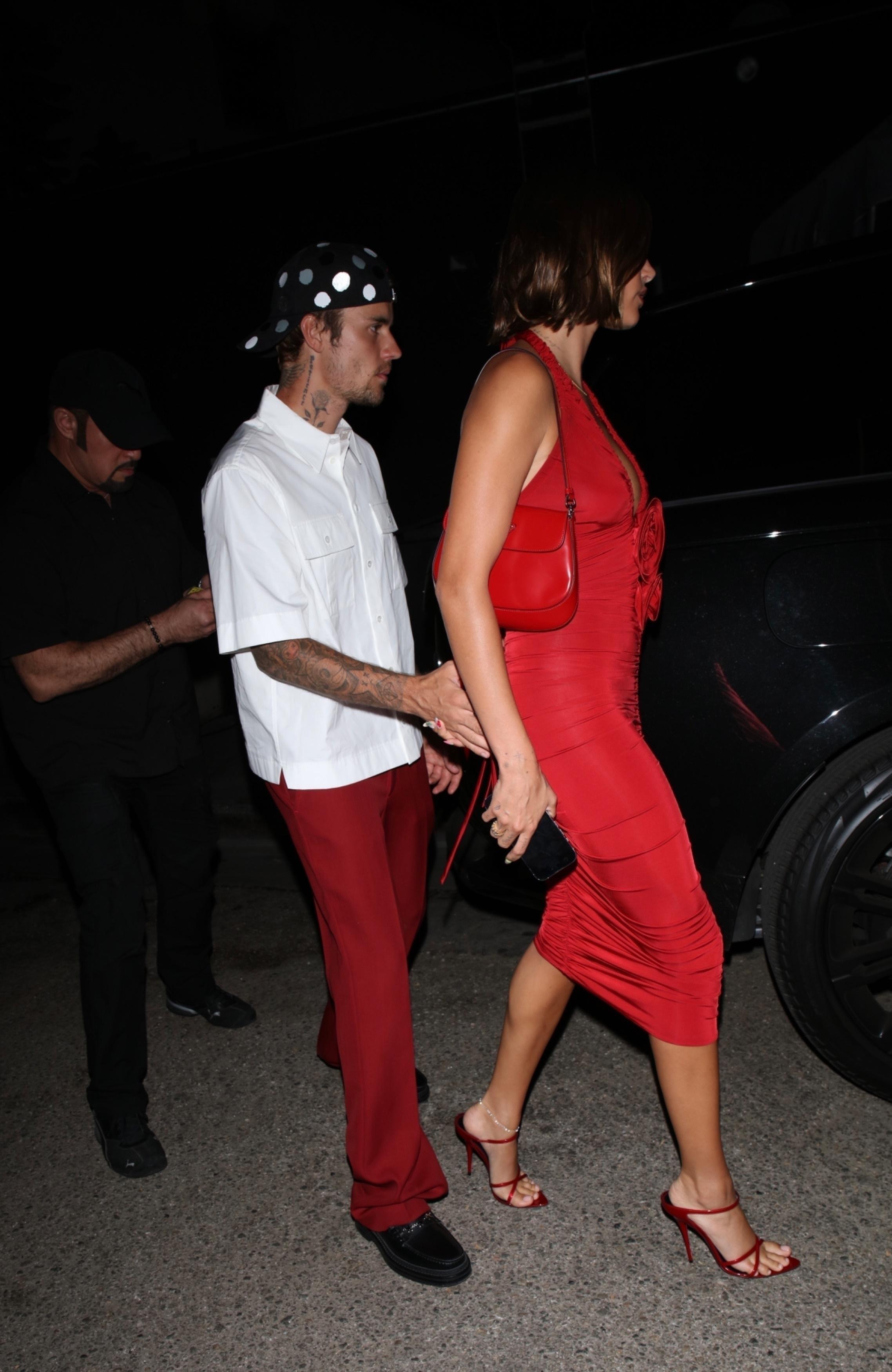 Hailey Bieber feet photo 190828916 Hailey Bieber feet photo 190828916 - High quality celebrity feet picture