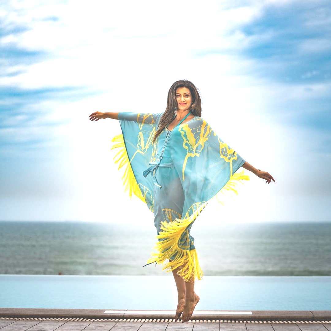 [Image: Hamsa-Nandini-Feet-5111439.jpg]