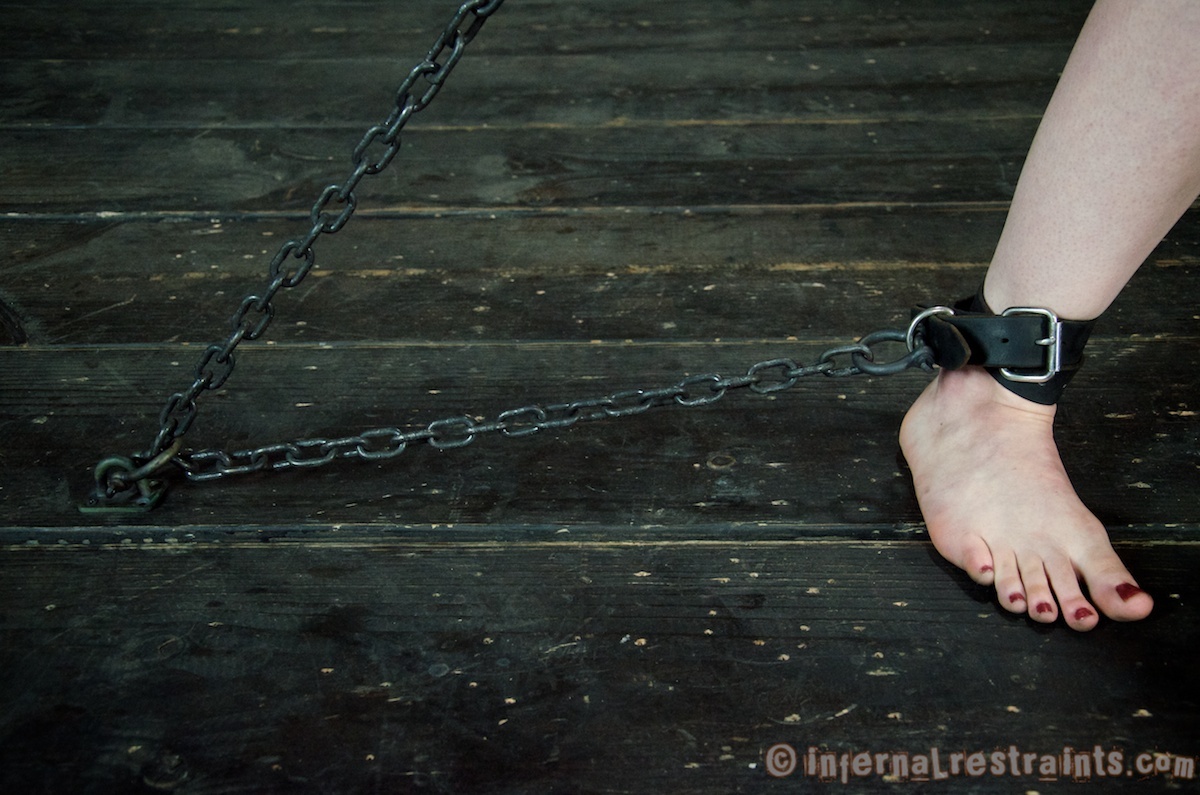 Hazel Hypnotic's feet