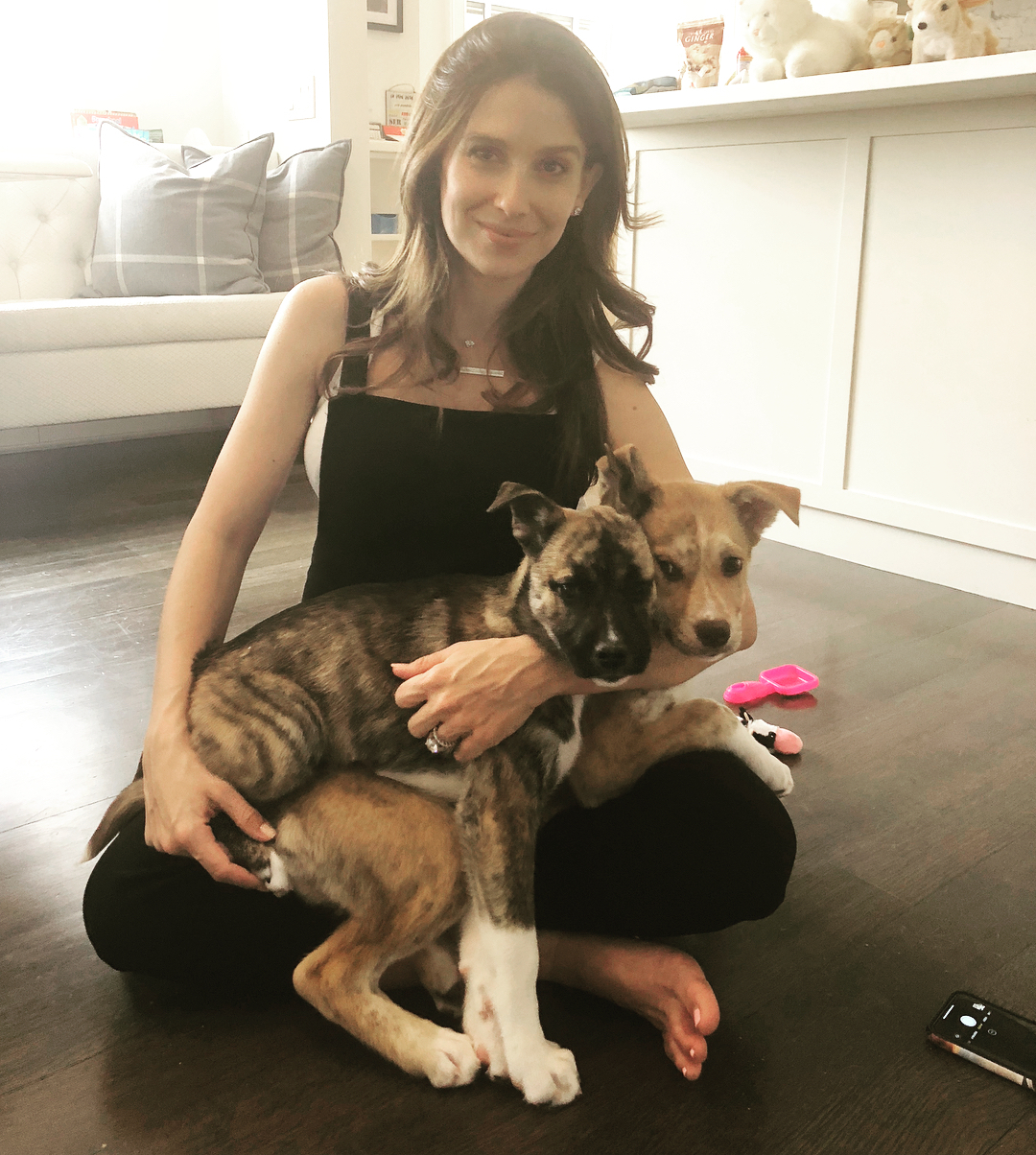 Cleavage Feet Hilaria Baldwin naked photo 2017 Hot Feet Hilaria Baldwin naked photo 2017