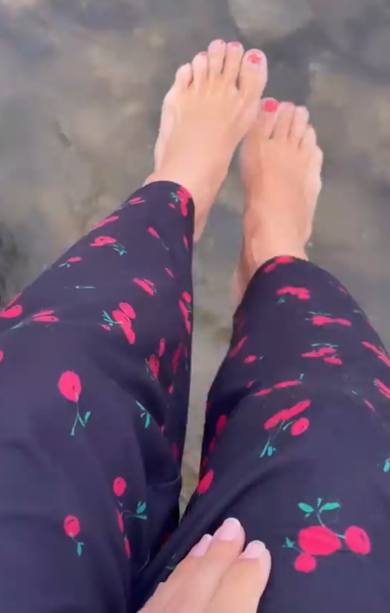 Hailey Baldwin Feet