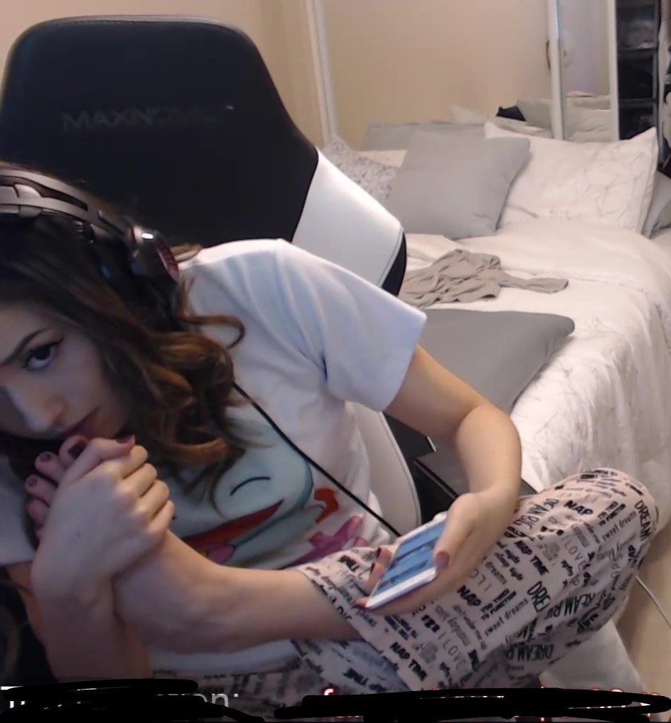 Pokimane feet gif