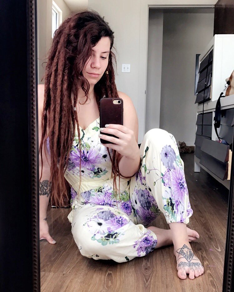 Indica Flower's feet