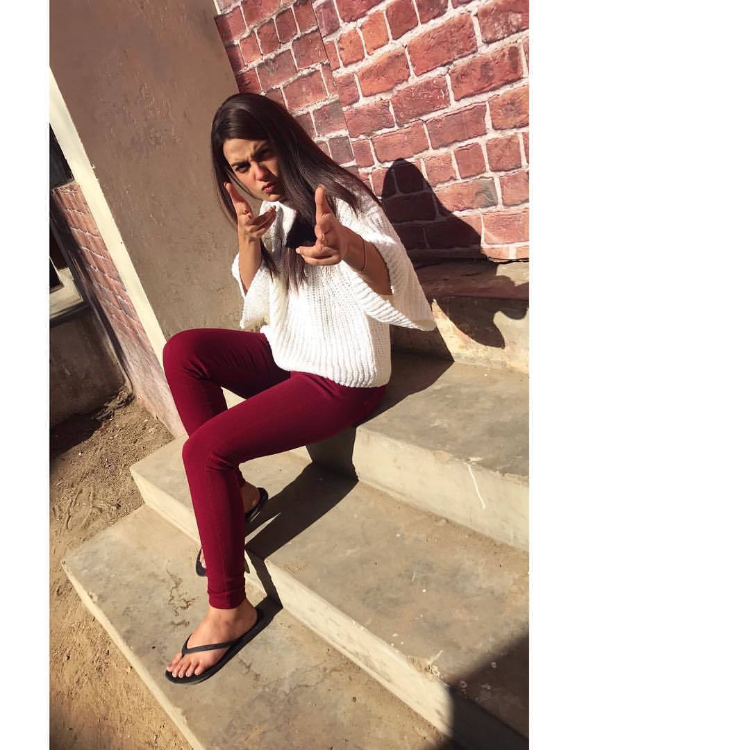 Iqra Aziz's Feet - I piedi di Iqra Aziz - Celebrities Feet 2024