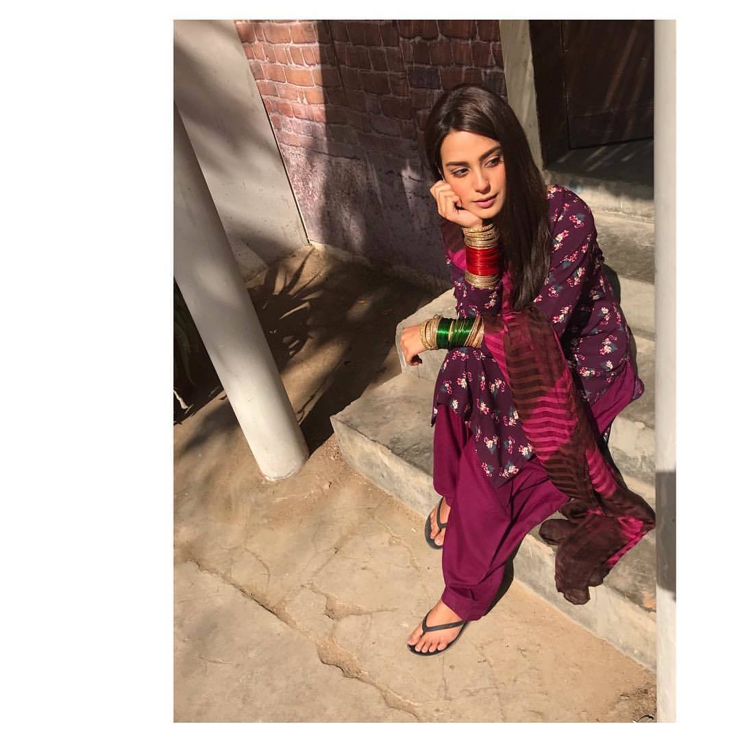 Iqra Aziz's Feet - I piedi di Iqra Aziz - Celebrities Feet 2024