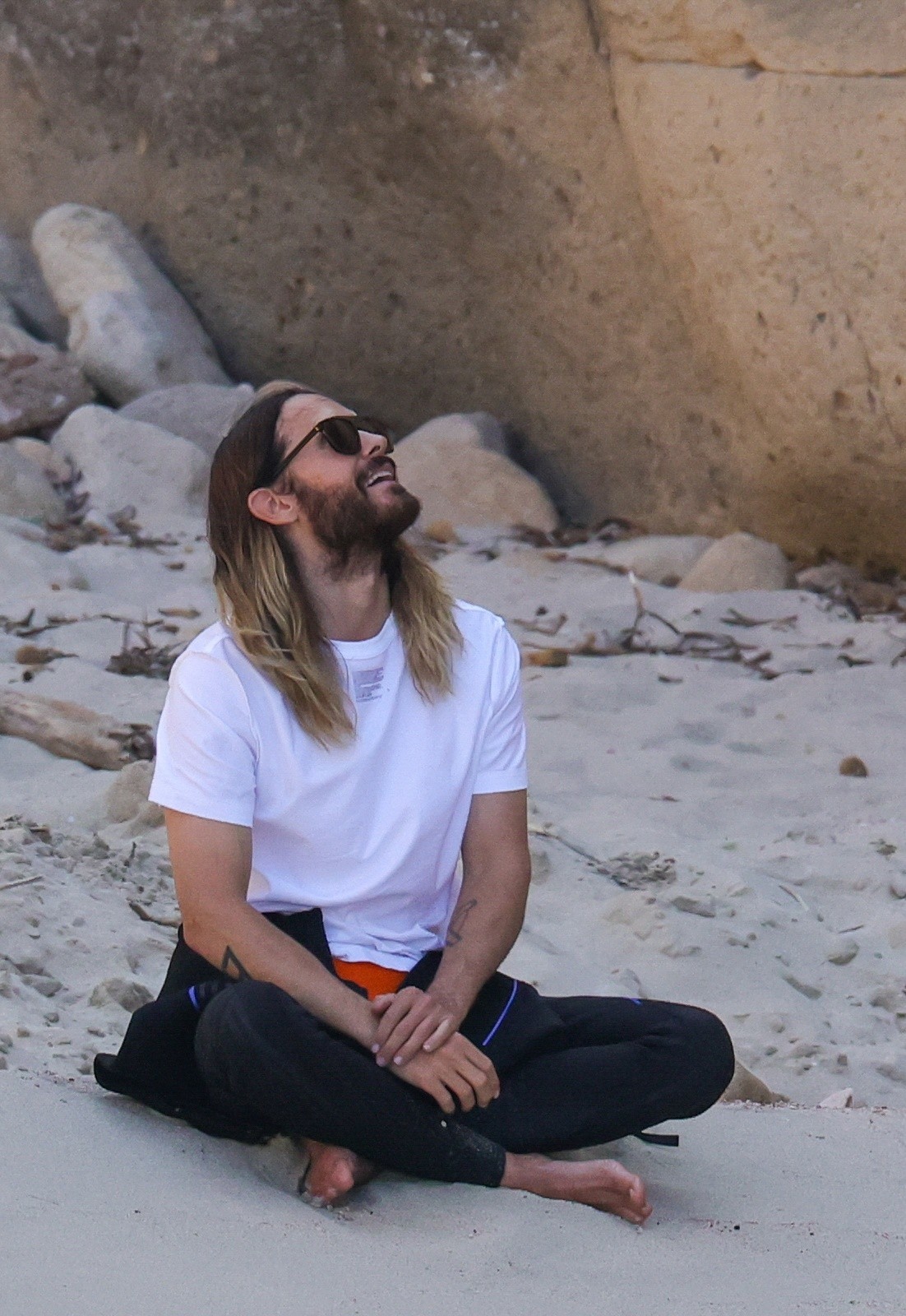 Jared deals leto barefoot