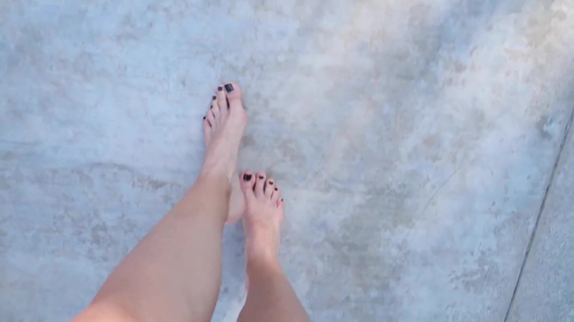 Jenna ezarik feet