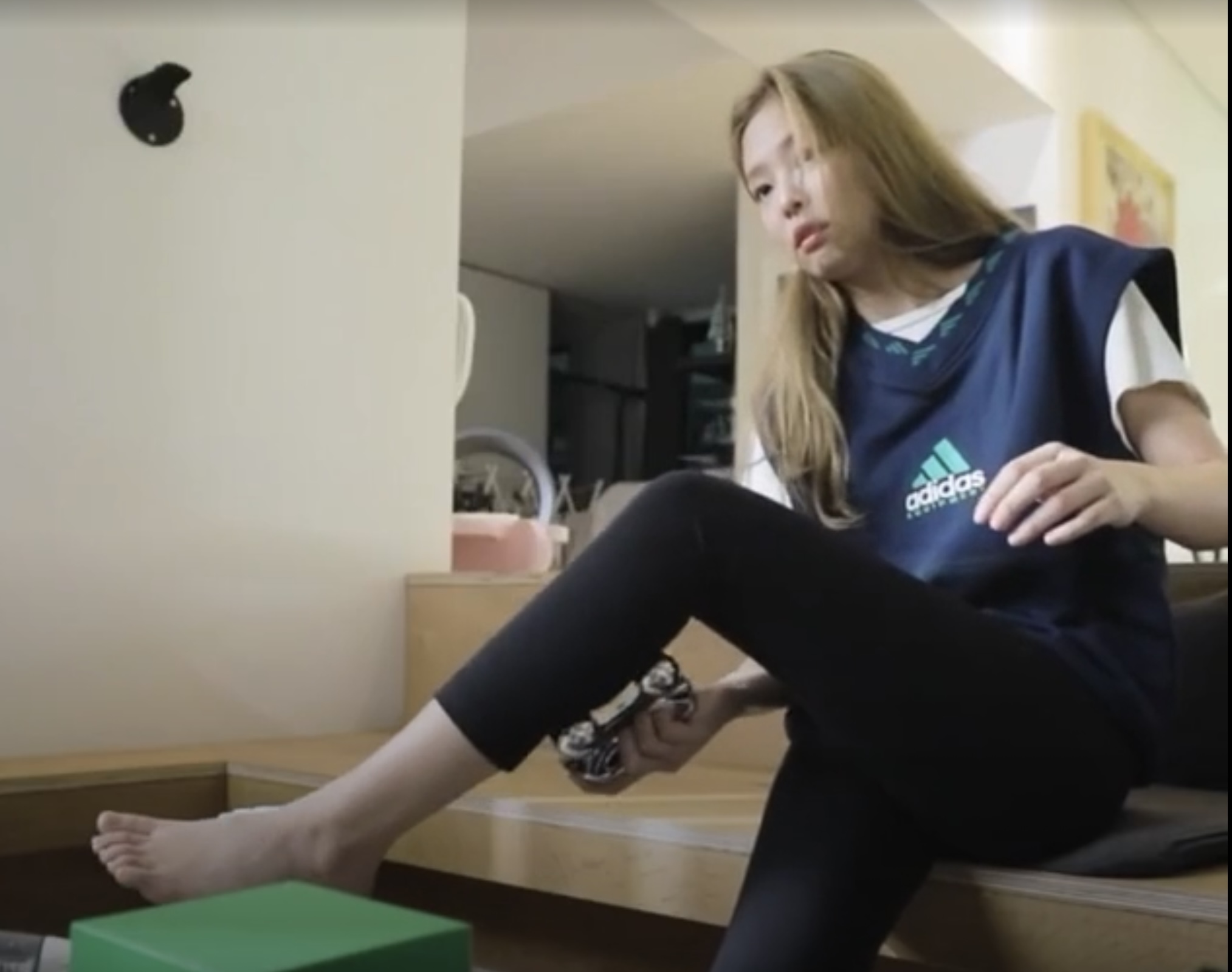 Blackpink jennie feet