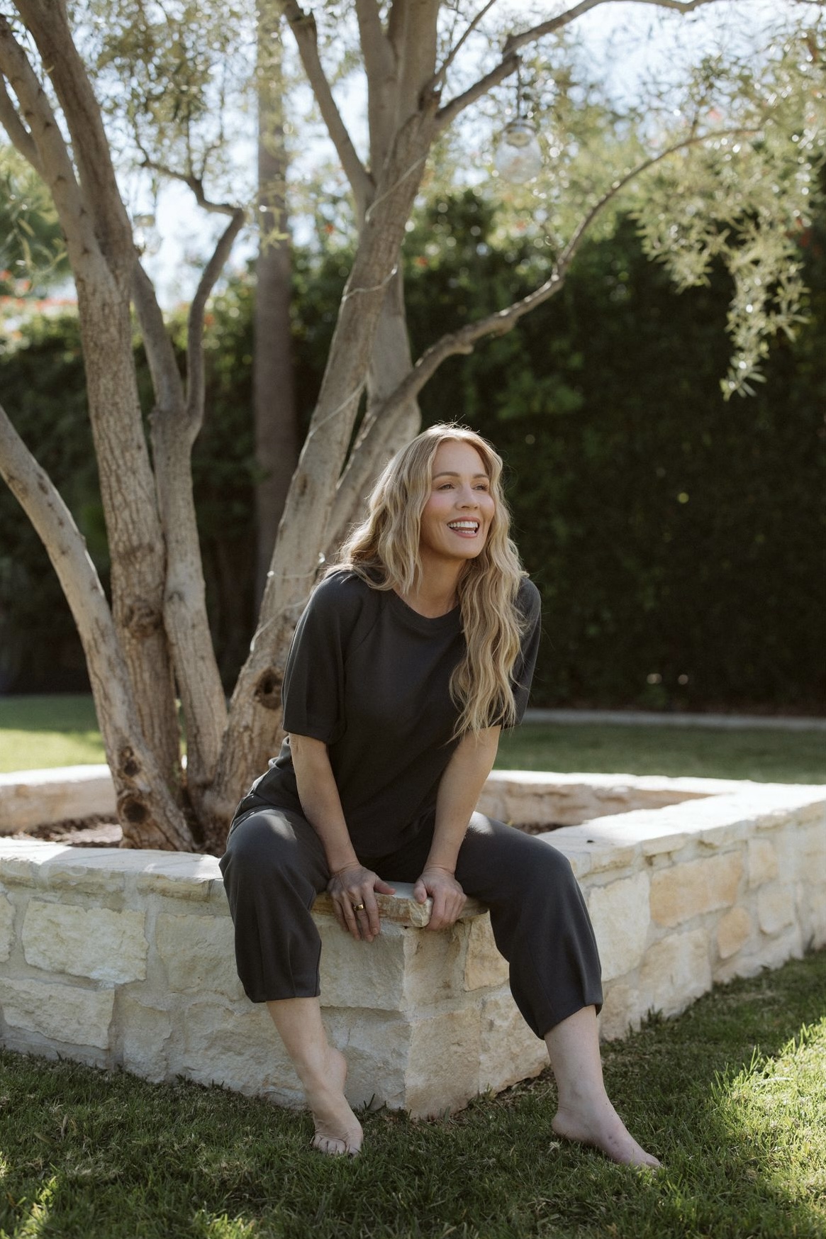 Jennie Garth's feet — free download