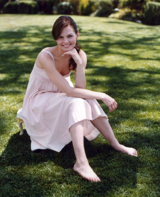 https://pics.wikifeet.com/Jennifer-Morrison-Feet-388099.jpg
